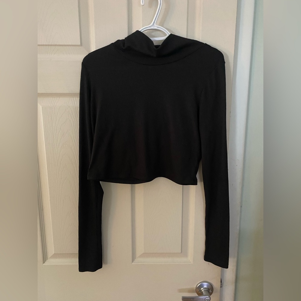 Black crop top